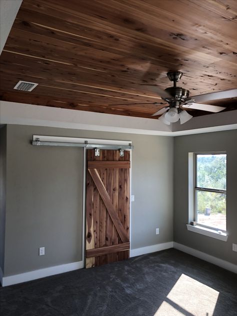 Wood Panel Ceiling Basement, Wood Ceiling Paint Colors, Small Room Ceiling Design, Barndominium Ceilings, Dark Wood Ceiling, Rustic Master, Barn Bathroom, Bathroom Rustic, Interior Cladding