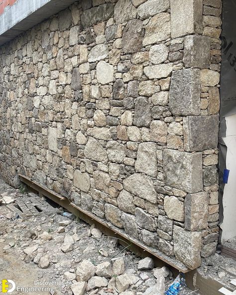 How To Install Natural Stone - DIY Stone Facing | Engineering Discoveries Diy Stone Wall, Building A Stone Wall, Bali Design, Stone Diy, Stone Wall Cladding, Natural Stone Veneer, Natural Stone Wall, Dry Stone Wall, Stone Walkway