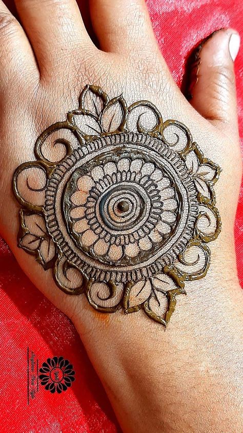 Mandala Art Mehendi Design, Mandala Mehndi Design Simple, Mandala Mehendi, Mandala Mehndi Design, Round Mehndi Design, Hospital Admit, Short Mehndi Design, Mehedi Design, Front Mehndi Design