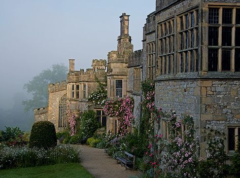 If you��’re looking for a little romance in the English countryside, look no further than Haddon Hall. Standing proudly on a limestone slope in Derbyshire, the medieval ‘great house’ is shielded by pretty pink and cream roses. Bakewell Derbyshire, Haddon Hall, English Country Gardens, Peak District, England And Scotland, Stately Home, English Countryside, Country Gardening, British Isles