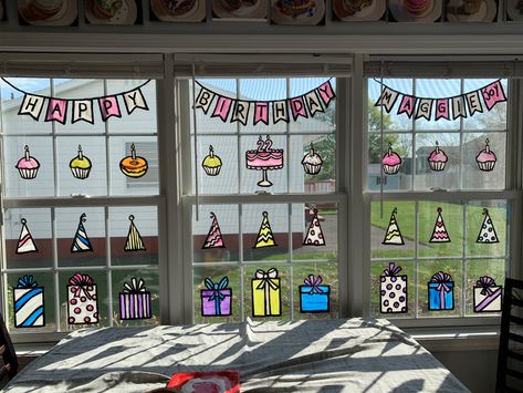 Birthday Window Painting, Drawings Birthday, Window Drawings, Art 2023, Window Drawing, Decoration Birthday, Window Decoration, Window Art, Window Painting