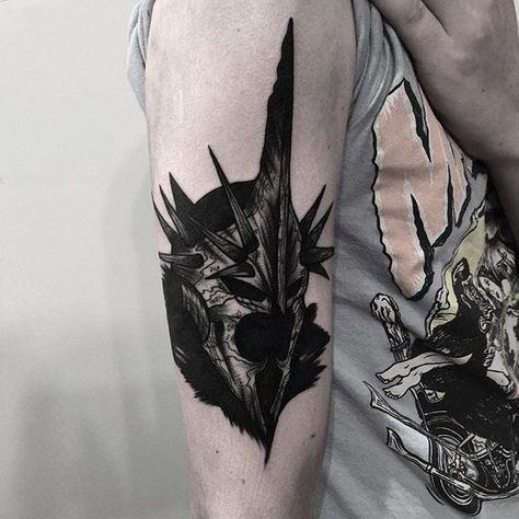 Witch King tattoo by Rud De Luca #Blackwork #blackwork #blckwrk #blackworktattoos #blackworktattooing #darktattoos #darkblackwork #bestblackwork #sketchtattoos #sketchtattooing #LordOfTheRings #WitchKing #LOTR #RudDeLuca Witchking Lotr, Witch King Tattoo, Nazgul Tattoo, Balrog Tattoo, Lotr Tattoo, Witch King, King Tattoo, Lord Of The Rings Tattoo, Tattoo Old School