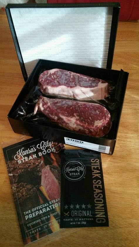 Steak Gift Box, Kansas City Steak, Steak Gift, How To Prepare Steak, Meat Box, Meat Trays, Delivery Food, Meat Packing, Meat Shop