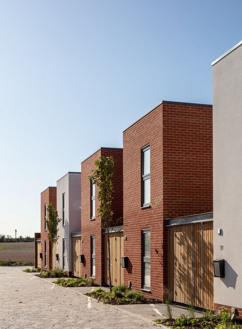 Social Housing Architecture, Contemporary Bungalow, Row House Design, Double House, Floating Architecture, Urban Design Graphics, Collective Housing, Mews House, House Design Exterior