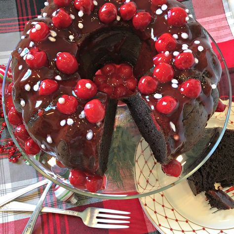 Chocolate Cherry Bundt Cake for the holidays will delight your family and friends. Chocolate Cherry Bundt Cake, Cherry Bundt Cake, Cupcakes Cheesecake, Bunt Cake Recipe, Cherry Filling, Mini Bundt Cakes, Chocolate Bundt Cake, Cherry Cake, Peanut Butter Pie