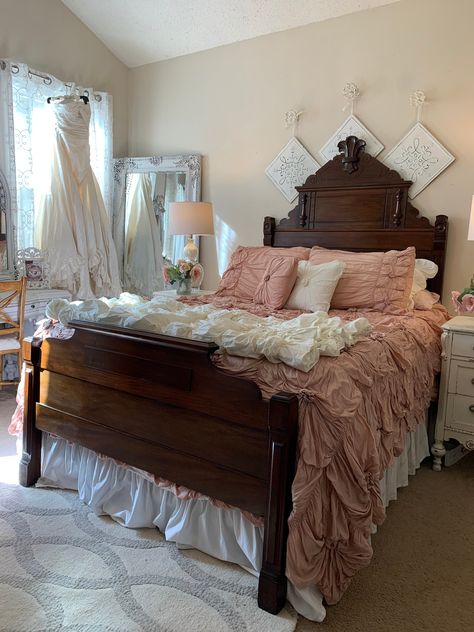 Full Size Walnut Victorian Fancy Ornate Bed Frame Shabby Chic - Etsy Victoria Style Bedroom, Vintage Wooden Bed Frame, Wood Bed Frame Aesthetic, French Country Bed Frame, Vintage Bed Frame Wooden, Country Bed Frame, Victorian Bed Frame, Maximalism Bedroom, Antique Decor Bedroom