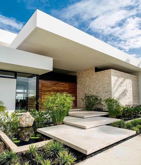 Homes Architecture, Exterior Modern, Modern House Facades, Yucatan Mexico, Layout Architecture, Modern Architecture House, Dream House Exterior, Decor Minimalist, Villa Design