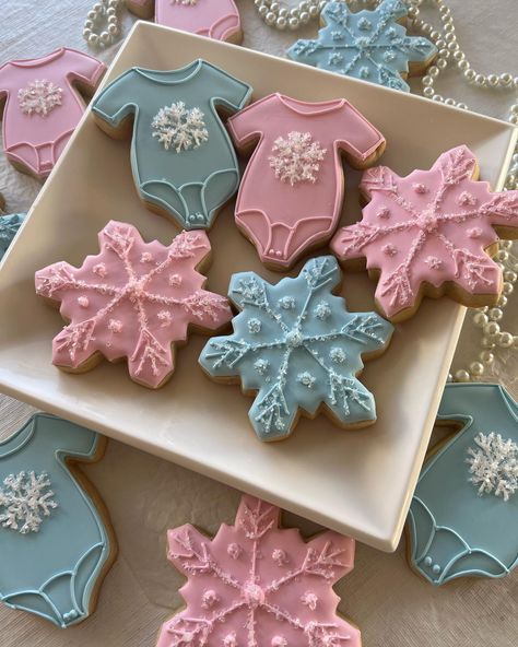 Custom cookie decorator (@thecookiejarbakeshop) • Fotos y videos de Instagram Winter Gender Reveal Cookies, Gender Reveal Cookies, Custom Cookie, Queens Ny, Baby Shower Winter, Winter Baby, Custom Cookies, Gender Reveal, Winter Wonderland