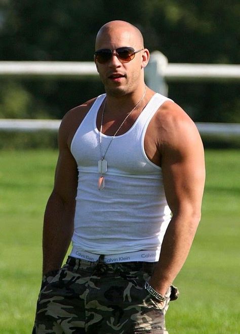 He is so nice to look at!! My fantasy man!!! Vin Diesel Workout, Dominic Toretto, Bald Men, Vin Diesel, Hollywood Actor, Fast And Furious, Good Looking Men, White Tank Top, White Tank