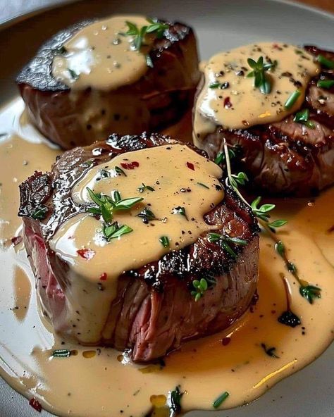 Peppercorn Cream Sauce, Seared Filet Mignon, Mignon Steak, Filet Mignon Recipes, Food Babe, Beef Dishes, Cream Sauce, Food Obsession, Interesting Food Recipes