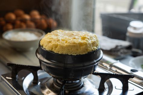 It almost looks like an egg pudding that is about to explode, doesn’t it? This fun Korean egg side dish is one of the “experimental” dishes of Korean cuisine. In other words, people like to make this unique Korean side dish not only for the delicious eggy taste, but also because it’s like doing a science experiment to see the result -- without the mess. The moment you open the lid of your sto... Korean Steamed Eggs, Korean Steamed Egg, Korean Egg, Leftover Rice Recipes, Korean Side Dishes, Steamed Eggs, Egg Dish, Side Dishes Easy, Chicken Stock