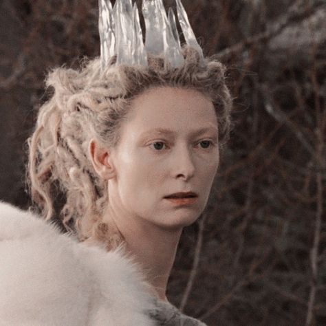 Tilda Swinton Narnia, The White Witch Narnia, Narnia Ice Queen, Ice Queen Narnia, Narnia Shifting, White Witch Narnia, Tv Witches, Narnia Facts, Narnia Pictures