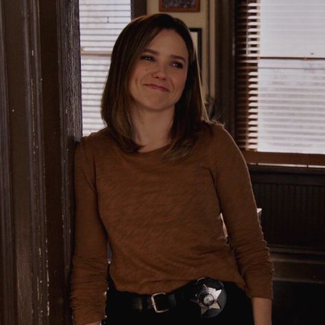 Lindsay - 4x14 Sophia Bush Chicago Pd, Remini Icon, Detective Outfit, The Hitcher, Erin Lindsay, Chicago Justice, John Tucker, Queen Sophia, Sophia Bush