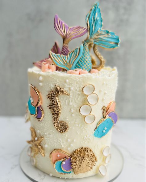 Cake Under The Sea, Seahorse Cake, Baby Cake Design, Ocean Cake, Mermaid Birthday Cake, Under The Sea Cake, Tooth Cake, Sea Cake, Ocean Birthday Party