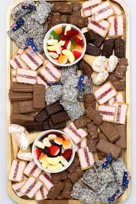 Aussie Day Food, Australia Day Food Platter, Aussie Party Food, Australian Party Food, Australia Day Food, Aussie Snacks, Bogan Party, Australia Day Party, Sweet Platter