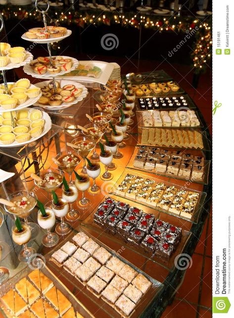 Buffet Dessert, Decoration Buffet, Sweet Buffet, Buffet Restaurant, Buffet Set, Wedding Dessert Table, Dessert Display, Food Displays, Dessert Buffet