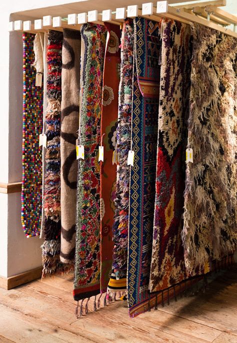 Rug Showroom Display, Retail Rug Display, Carpet Display Ideas, Rug Storage Ideas, Rug Display Ideas Retail, Anthropologie Rugs, Carpet Storage, Rug Display, Urban Rugs