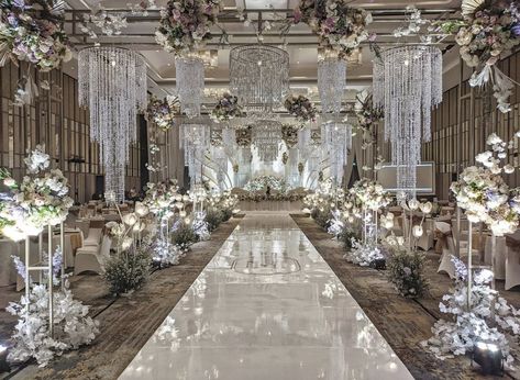 Wedding Hall Decorations Luxury, Walima Decor, Elegant Wedding Themes, Dream Wedding Reception, Wedding Hall Decorations, Romantic Rustic Wedding, Wedding Stage Design, Dream Wedding Decorations, Luxury Wedding Decor