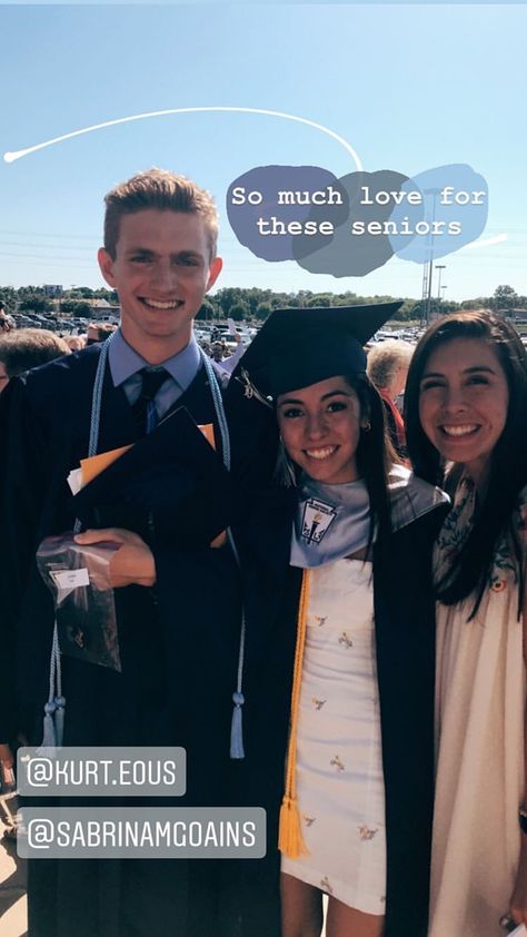 Sister Graduation Instagram Story, Graduation Post Instagram Story, Graduation Insta Story, Graduation Story Instagram Ideas, Graduation Instagram Story, Insta Stickers, Friend Graduation, Small Quotes, Graduation Post