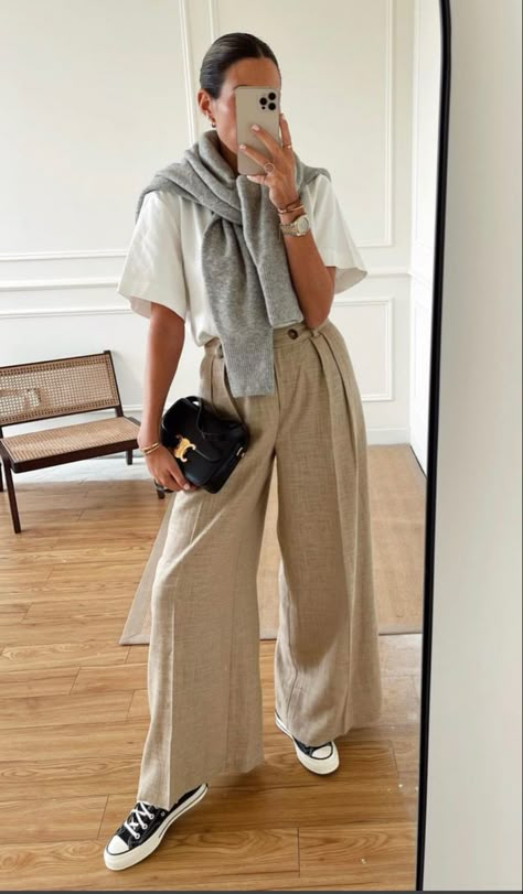 Beige Trousers Outfit Casual, Beige Wide Leg Pants Outfit, Wide Trousers Outfit, Beige Trousers Outfit, Dubai Winter, Pastel Ootd, Celine Teen Triomphe, Trousers Outfit Casual, Beige Pants Outfit