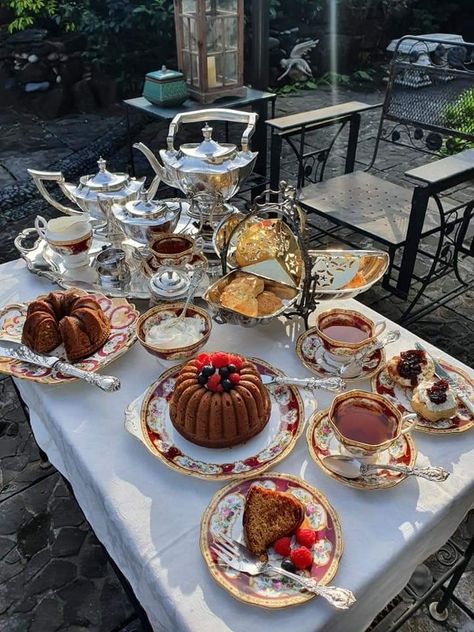 Amazing Food Hacks, Russian Tea, Russian Style, High Tea, Tea Room, Amazing Food, Food Hacks, Afternoon Tea, Tea Time