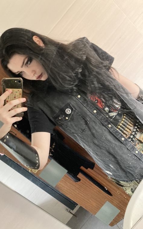 Black Metal Outfits Women, Female Metalhead Outfit, Rock Metal Outfits, Metalhead Outfits Women, Metal Core Outfit, Metalhead Women, Metal Head Fashion, Metal Head Clothes, Metal Head Aesthetic