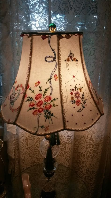 Lamp Shade made with vintage embroidery Vintage Bedside Lamps, Vintage Lamps Aesthetic, Floral Lamp Shade, Decorated Lamp Shades, Cute Lamp Shades, Diy Vintage Lamp Shade, Vintage Lamp Aesthetic, Lampshade Embroidery, Embroidery Lampshade