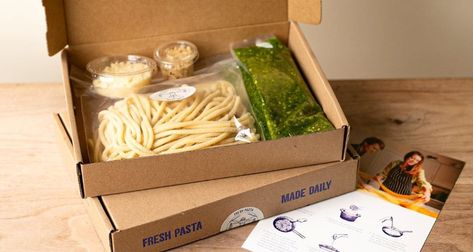 Pasta Box Packaging, Fresh Pasta Packaging, Diy Dishes, Pasta Delivery, Beef Marrow, Pasta Gifts, Pasta Box, Pasta Shop, Pasta Dough Recipes