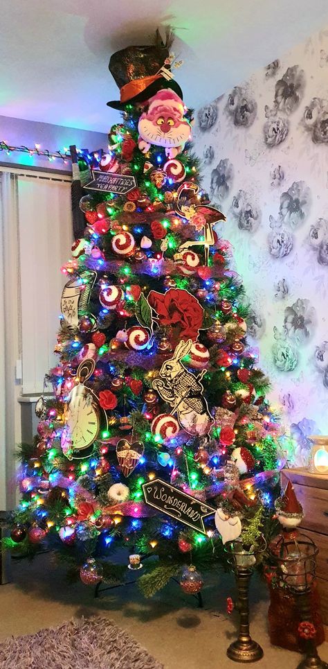 Alice In Wonderland Themed Christmas Tree, Alice In Wonderland Tree Christmas, Queen Of Hearts Christmas Tree, Christmas Alice In Wonderland, Alice In Wonderland Ornaments Diy, Alice In Wonderland Christmas Tree Ideas, Alice And Wonderland Christmas Tree, Mad Hatter Christmas Tree, Character Christmas Tree Ideas