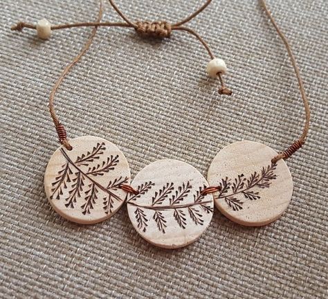 Wooden Burn Necklace Wood Slice Necklace, Dremel Crafts, Driftwood Jewelry, Wood Resin Jewelry, Sea Jewelry, Wood Burning Patterns, Wooden Accessories, Wood Creations, Wooden Pendant