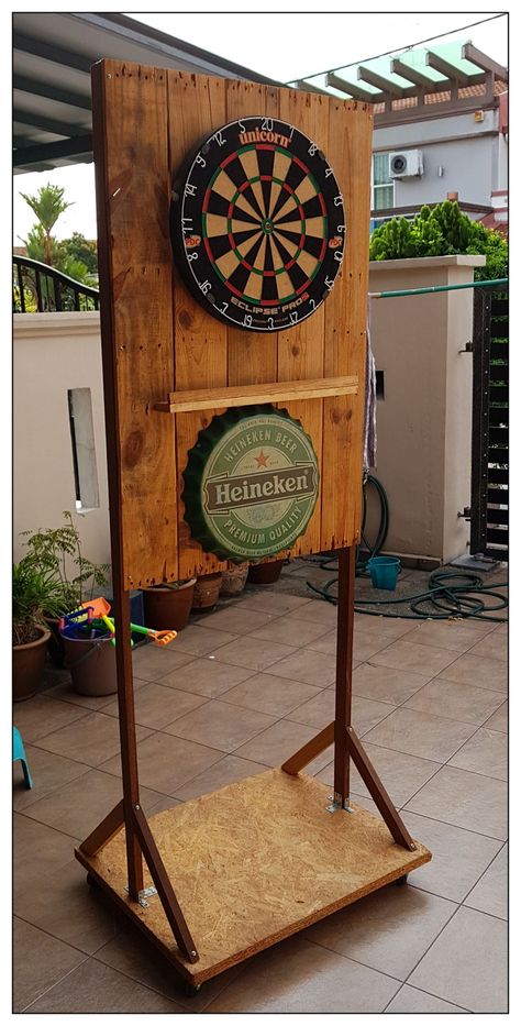 Dart Board Stand, Dart Board Ideas, Dartboard Stand Diy, Outdoor Dart Board, Wood Dart Board, Game Room Ideas, Diy Yard Games, Remodel Basement, Bar Exterior