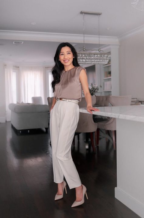 Elegant pleated blouse + lightweight ankle pants - Extra Petite White Pants Outfit Curvy, Elegant Outfit Petite, Petite Elegant Outfit, Elegant Outfit Pants, Pants Outfit Elegant, Ankle Pants Outfit, White Trousers Outfit, Trouser Pants Outfits, Ootd Formal