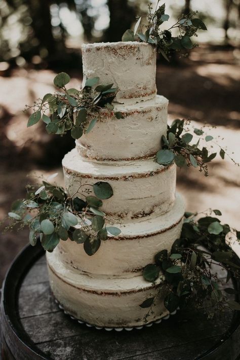 Terlingua Wedding, Simple Rustic Wedding Cake, Eucalyptus Wedding Cake, Wedding Cake Eucalyptus, Wedding Cake Diy Decorating, Simple Rustic Wedding, Wedding Cake Greenery, Wedding Cake White, Cakes Simple