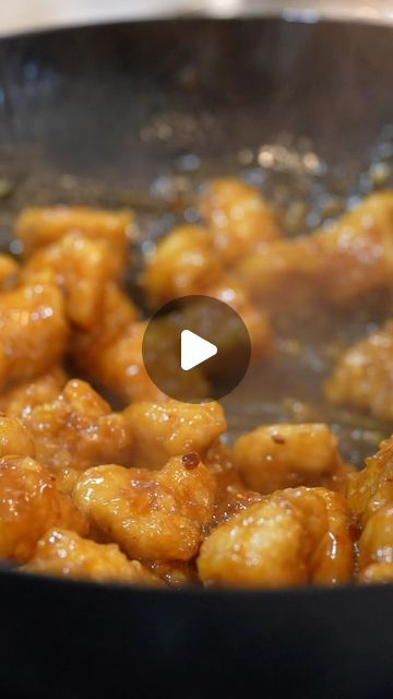 Orange Chicken Recipe Videos, Chicken Cooked In Orange Juice, Orange Chicken Recipe Easy, Orange Juice Chicken, Asian Entrees, Baked Orange Chicken, Chicken Drums, Easy Orange Chicken, Squeezed Orange Juice