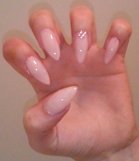 Pale pink nails Simple And Cute Nails, Cute Nails Designs, Nails Pointy, Natural Fingernails, Nails Designs Ideas, Oval Nails Designs, Pale Pink Nails, Pointy Nails, Super Nails