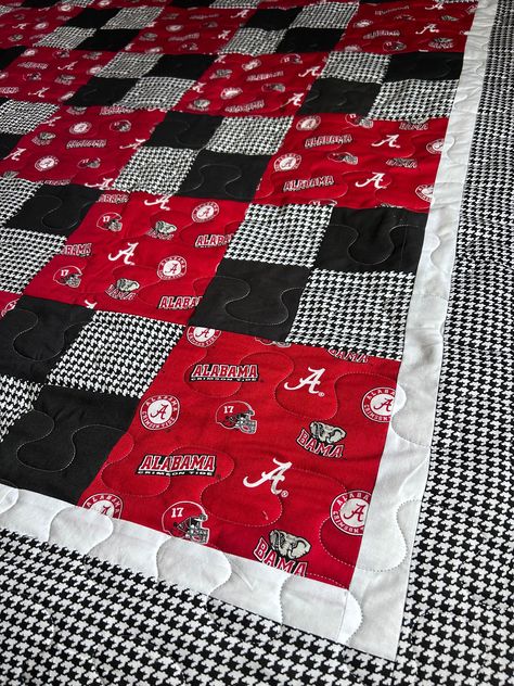 Alabama Quilt, Football Quilt, Sports Quilts, Tee Shirt Quilt, Quilt Blocks Easy, Elephant Quilt, Big Block Quilts, Quilting Designs Patterns, Bear Quilts