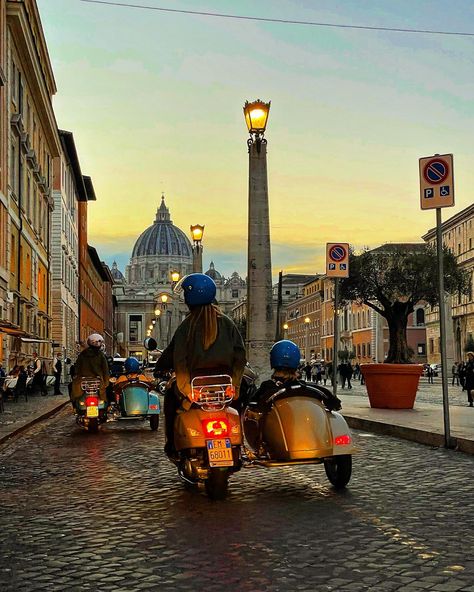 Vespa In Rome, Rome Vespa, Rome Romantic, Summer In Rome, Vespa Sidecar, Rome Trip, Novel Inspiration, Board Wallpaper, Santa Maria Maggiore