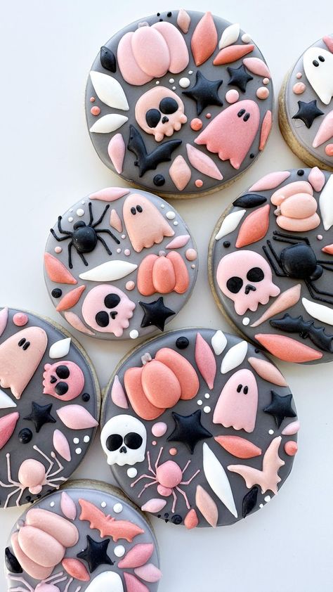 Potion Cookies, Sunset Cookies, Queen Cookies, Spooky Cookies, Fall Decorated Cookies, Galletas Halloween, Halloween Sugar Cookies Decorated, Cookie Contest, Cookies Halloween