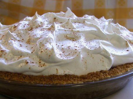 Banana Foster Pie Recipe, Melted Caramel Sauce, Creme Pie, Banana Foster, Colorado Food, Lime Cookies, Cream Pies, Pie Shop, Pie Day