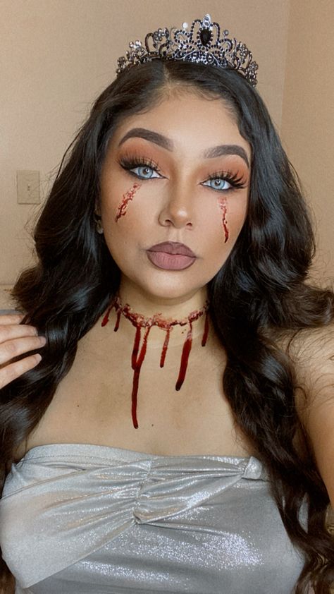 Halloween Makeup Blood, Halloween Makeup Hacks, Cinderella Halloween Costume, Girl Halloween Makeup, Belle Halloween, Queen Halloween Costumes, Halloween Make-up Looks, Dead Makeup, Princess Halloween Costume