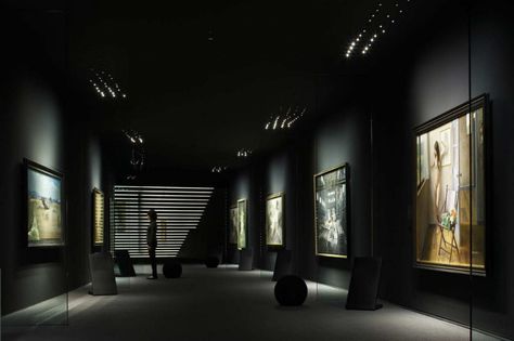 A dark gallery... Unusual and very effective. Hoki Museum / Nikken Sekkei Galleries Architecture, Museum Interior, Art Gallery Interior, Realistic Oil Painting, Dark Interiors, Gallery Design, Realistic Paintings, Art Video, Museum Exhibition