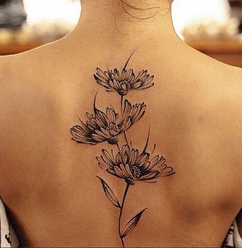 Community Post: 27 Gorgeous Spine Tattoos That Will Inspire You To Get Inked Tattoo With Daisies, Daisy Tattoo Designs, Tato Minimal, Daisy Tattoo, Geniale Tattoos, Spine Tattoo, Back Tattoo Women, Spine Tattoos, Flower Tattoo Designs