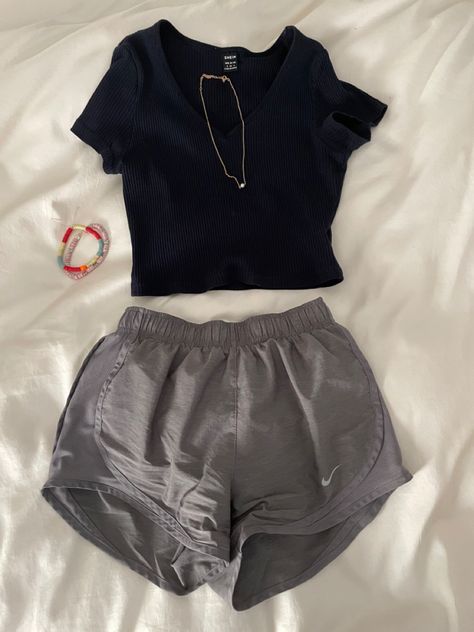 Cute Outfits With Nike Shorts, Summer Fit Inspo Shorts, What To Wear With Nike Shorts, Cute Outfits With Grey Shorts, Summer Outfits Nike Shorts, Outfits Ideas With Shorts, Summer Teen Girl Outfits, Outfit Inspo For School Shorts, Casual School Outfits Summer Shorts