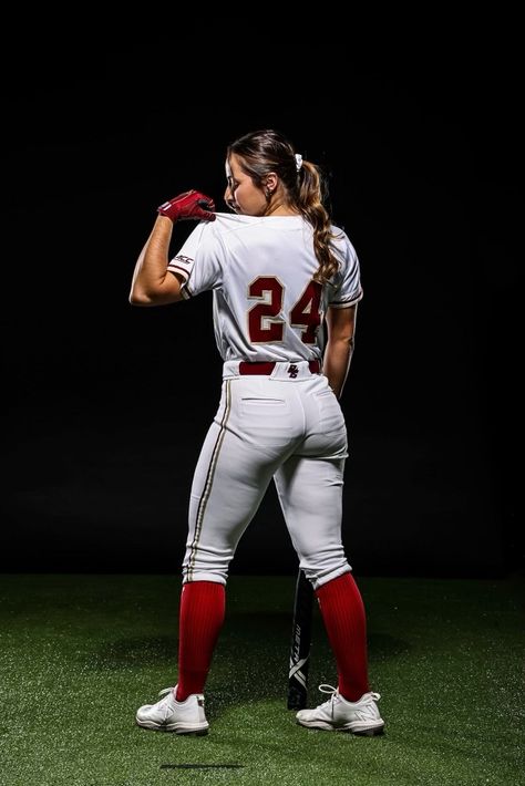 Softball Picture Ideas Individual, Softball Poses For Pictures Media Day, Softball Photo Poses, Softball Team Photoshoot Ideas, Softball Senior Banner Poses, Softball Banner Pictures, Softball Media Day Pictures, Media Day Softball Poses, Baseball Media Day