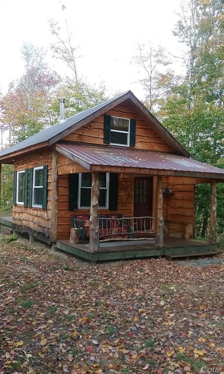 Timber Cabin, Little Cabin In The Woods, Log Cabin Ideas, Wooden Cabin, Small Log Cabin, Tiny Cabins, Little Cabin, Log Cabin Homes, Tiny House Cabin