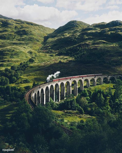 glenfinnan viaduct Hogwarts Poster, Scotland Aesthetic, Diablo Lake, Harry Potter Wall, Breathtaking Nature, Train Posters, Buku Harry Potter, Batman Poster, Images Harry Potter