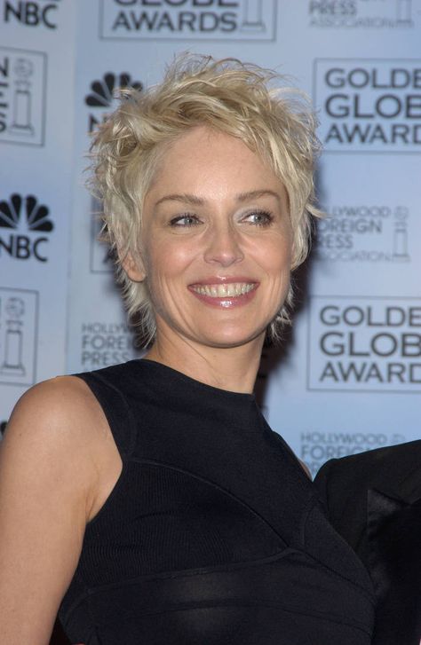 Sharon Stone funky pixie Sharon Stone Short Hair, Sharon Stone Hairstyles, Bob Hairs, Bob Pixie, Light Curls, Heather Locklear, Hot Haircuts, Bouffant Hair, Asymmetrical Hairstyles