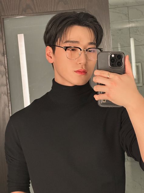 ateez san 17 Kpop, Sans Cute, San Ateez, Choi San, Kim Hongjoong, Kpop Guys, Kpop Boy, Asian Men, Boyfriend Pictures