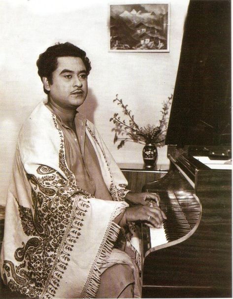 Old Bollywood Movies, Old Film Stars, Indian Classical Music, Kishore Kumar, Legendary Singers, Indian Music, Vintage Bollywood, Film History, Music Legends