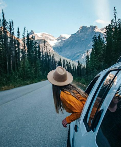 Mountain Photo Ideas, Mountain Drive, Mountain Photoshoot, Road Trip Photography, Hiking Photos, Travel Photoshoot, Foto Top, Mountain Pose, Long Drives